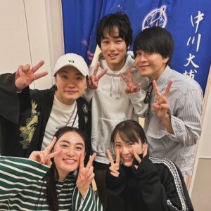 Yuki Torigoe Instagram - 🦆🩵
#鴨川ホルモーワンスモア
#池袋にて２９日まで #巨大コメディー #巨メディー
#大学生気分を初めて味わっております #青春 #素敵やん