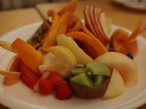 Yuki Torigoe Instagram - 🍨🍑🍎🥝🍈🫐🍋🍊🍓🍉🍍
#パフェ #フルーツ 
#モンテチームで #スタンプカード一気にたまったよ 笑
#最後のは自分で切った #梨 #梨が一番好き #はよ梨美味い時期なって