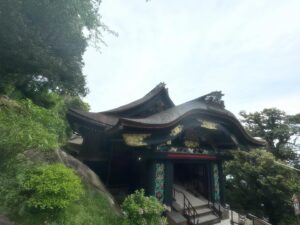 Yuki Torigoe Instagram - ⛩️
#念願の #竹生島 #滋賀 #琵琶湖
#ようやく行けました #波高くて着岸出来るかわからんかったけど
#ギリギリ行けました #次の便から欠航
#島全体を堪能 #凄い場所でした #またゆっくり来よう
#神社仏閣 #御朱印