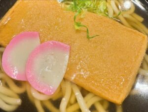 Yuki Torigoe Instagram - 🍙🍚🍲🍜🍣
#飯テロ #どーん
#瓦そば #子供の時から大好き
#うどん #大好き #にしても食べ過ぎ
#神社巡りとセットで #ご当地 #ごはん巡り