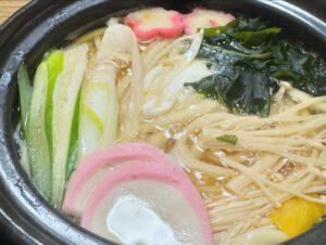 Yuki Torigoe Instagram - 🍙🍚🍲🍜🍣
#飯テロ #どーん
#瓦そば #子供の時から大好き
#うどん #大好き #にしても食べ過ぎ
#神社巡りとセットで #ご当地 #ごはん巡り