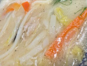 Yuki Torigoe Instagram - 🍙🍚🍲🍜🍣
#飯テロ #どーん
#瓦そば #子供の時から大好き
#うどん #大好き #にしても食べ過ぎ
#神社巡りとセットで #ご当地 #ごはん巡り