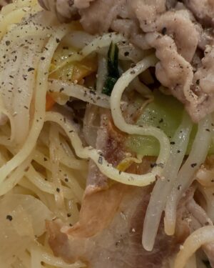 Yuki Torigoe Instagram - 🍴🥄🧅🧄🫚🌶️🥚🍝🍤🍽️
#自炊 #自炊男子 #料理 #料理初心者 #8割うまい #cooking 
#ここ最近 #献立
#ハンバーグ #納豆パスタ #豚塩焼きそば #ビビンバ #麻婆豆腐 #エビチリ #トリチリ #チャーハン #ロゼパスタ #鳥と大根煮込んだやつ
