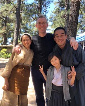 Yukiko Shinohara Instagram - #mortalkombat has been released in the US and you can stream it at home on HBO Max! 
This photo was taken when I finished shooting with the director of the film, @simonmcquoid , wonderful Co-actor @joe_taslim , Ren Miyagawa who made a awesome debut as an actor in this film.
And last but not least, #hiroyukisanada (I was his wife in this film) whom I respect and adore and I can't thank him enough for his support while shooting this amazing film in Adelaide, Australia.
I’ll forever treasure that I was involved with “Mortal Kombat”. Thank you! 

モータルコンバットがアメリカでついに公開されており、HBOでもストリーミング配信されてます。
監督のサイモンと、素晴らしい役者ジョータスリム、堂々たるデビューを飾ったレン君と、クランクアップした時に撮った写真。
夫役の真田広之さんにも感謝と尊敬の気持ちでいっぱいです。
モータルコンバットは私にとって宝物の作品になりました。ありがとうございました！#adelaide #mortalkombatmovie #joetaslim #simonmcquoid #yukikoshinohara #scorpionswife