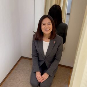 Yukiko Shinohara Instagram - マネージャー投稿です👩🏻‍💼👩🏻‍💻
…事務所的には、最後の顔がＮＧだなぁとは思いますが、載せちゃいますね〜🤗イエイ🥳🥂（※篠原曰く、設定は旅館の女将さん、とのことです。全国の旅館の女将さんにこの場を借りて、全力で謝らせていただきます。）

皆さま、本年も#篠原ゆき子 をありがとうございました。良いお年をお迎え下さい🙇‍♀️来年も、どうぞよろしくお願い致します❣️🤗 #元旦スペシャル もお楽しみに❣️
#相棒 #2021 #来年もよろしくお願いします #皆様にとって素敵な一年になりますように