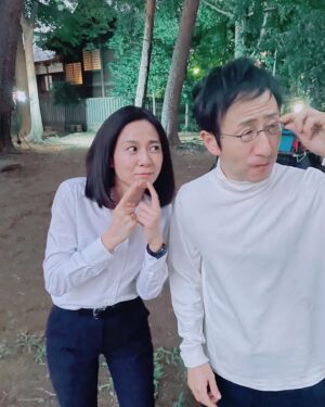 Yukiko Shinohara Instagram - 撮影現場「マネージャーは見た！」の時間です👩🏻‍💻
#矢柴俊博 さんと楽しそうにメガネの奪い合いをしておられました☺️🥸🤓
映画#ピンクとグレー #行定勲 監督でも共演させていただいてます😊
『#相棒season21 』#Abema での無料見逃し配信もありますよ❣️🤩
今夜お忙しい方はそちらもご活用下さいませ！！🙇‍♀️