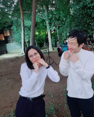 Yukiko Shinohara Instagram - 撮影現場「マネージャーは見た！」の時間です👩🏻‍💻
#矢柴俊博 さんと楽しそうにメガネの奪い合いをしておられました☺️🥸🤓
映画#ピンクとグレー #行定勲 監督でも共演させていただいてます😊
『#相棒season21 』#Abema での無料見逃し配信もありますよ❣️🤩
今夜お忙しい方はそちらもご活用下さいませ！！🙇‍♀️