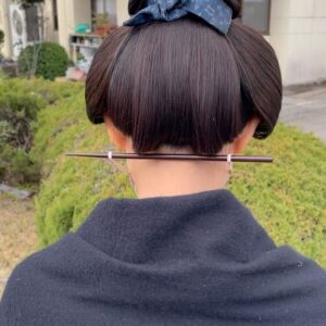 Yukiko Shinohara Instagram - 本日、#梅安2 が公開されます！
京都での撮影、初めての#河毛俊作 監督、初めましての#豊川悦司 さん、そしてめちゃくちゃじっとりした役どころ…と、濃度の濃いエキサイティングな撮影でした。
事務所の大先輩の#佐藤浩市 さんとも久しぶりにご一緒できて嬉しかったです。
ふだん私は#時代劇 を見ることがあまりないのですが、そんな私でもとても見やすくて、めちゃくちゃ面白かったです。
ぜひ映画館でご覧くださいまし〜！

↓ここからマネージャー🫶
時代劇でマスクってこんな風にするんだー😳とビックリしたので皆様にもシェアさせていただきます😊
私は撮影中、篠原に猛烈に嫉妬しました！😤その理由は映画をご覧いただければ分かります😂本日公開です！よろしくお願い致します😊

#時代劇専門チャンネル #仕掛け人藤枝梅安2
