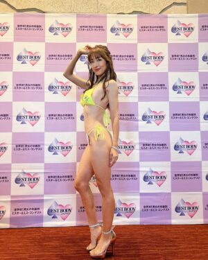 Yûko Shôji Instagram - ベストボディジャパン2023
甲府大会✨レディースクラス準グランプリを頂きました🥺✨
今年入って出場を決めて、30代ラストの39歳、周りからは不利だから40歳になってからにしたら？と言われ続けましたが、せっかくなら30代最後に何か形に残したいと思い、今回初の挑戦が甲府大会‼️
緊張しない性格だと思ってたら、いざステージ立つとめちゃくちゃ緊張するし脚震えてるし反省点だらけ😭
けど初出場で準グランプリは本当に嬉しいし、11月の日本大会出場も決定したので更に気合い入れてトレーニングや
@bestbodyjapan.lesson に励みたいと思います✨🥰
再来週の前橋にもエントリーしているので次こそはもっと堂々として笑顔いっぱいでグランプリ獲るぞー❣️
長時間にわたり審査して頂いた
@bestbodyjapan 谷口会長
@kazu1963618 吉田和彦理事
@karolina0824 カロリーナ先生
本当にありがとうございました❣️

最後の写真は真ん中→1位のあんなさん
@annnana_77 
右側は3位のこずえさん
@ko_zu_e_k 

2人とも次回は首都圏にエントリーされているので
またご一緒出来るの楽しみにしてます💛

素敵な出会いあり、笑いあり、涙ありのベストボディジャパン最高😆✨✨
#ベストボディジャパン#ベストボディジャパン日本大会 #決定#ベストボディジャパン2023#ベストボディジャパン公式レッスン #ベストボディジャパンへの道