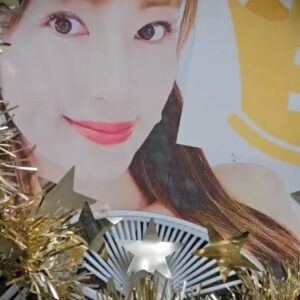 Yûko Shôji Instagram - 明日はいよいよ
@bestbodyjapan 神戸大会✨✨
二十歳で東京に芸能目指して上京してして、東京生活20年になり、ちょうど40歳の節目で大好きな地元神戸で大好きなベストボディジャパンに出場出来ることが本当に心から嬉しい🥺✨
去年ベスボデビューして初戦の甲府大会で準グランプリを頂いて以来いい結果残せてません、、。
今年初戦の思い入れの強い神戸で、グランプリを獲ることしか考えてないので、グランプリ獲っても泣くだろうし、グランプリとれなくても泣いてると思うけど、、、笑
15人くらい仲間たちが応援に来てくれるのでカッコいい姿見せたいです🤩✨しかも東京、名古屋、大阪、神戸、岡山からと来てくれます🥺
そしてなんと応援に来てくれるメンバーがうちわやTシャツ作ってくれました🥺うれし過ぎてすでにウルウルきてる🥹
今日は日本代表選手
@kamippu_mi 上別府先生のリハーサルレッスンに行ってきたのですが、全ての言葉に重みがあり、説得力もあり、最高によかったです！！✨
今日はチキンサラダとバナナと酵素飲んだだけだからお腹ぺこぺこなんで早く寝ます。笑
おやすみなさい⭐💤
#ベストボディジャパン#ベストボディジャパン公式レッスン #神戸大会#ベスボ愛#グランプリ獲りにいきます