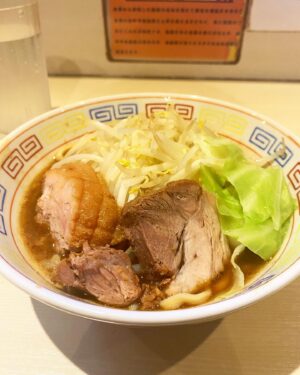 Yume Miyamoto Instagram - たくさんのコメント、
本当にありがとうございます。
励みになります！

休養期間中も放送していた作品の
みなさんからの感想を見て
とっても元気もらってました。
感謝、感謝です。

おかげさまでラーメン小だけど二郎行けるくらいには元気ですっ😌おいしかった〜〜！

そして本日より
アニメ「 #AIの遺電子 」放送開始です！
樋口リサ役で出演します💊
よろしくお願いします🌼