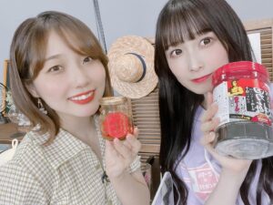 Yume Miyamoto Instagram - #さーやんのまくのうち 
お邪魔しました〜☺️

めちゃくちゃ親切にしてくださる番組でした...！
さーやんの愛され力だね🫶
久々にあえてうれしかったし
もっとさーやんと遊びたいなあって思いました☺️

そしてなんとなんと、
#バリバリ職人男梅味 さん
#クラゲデ麻辣 さん サイドの方々が
番組に協力してくださって
お品物をご提供いただきました...！🙇‍♂️

びっくり！！！ありがとうございます。
大好きな男梅の海苔を紹介できたのも嬉しかったし
気になってたクラゲデ麻辣、
めちゃくちゃ美味しくてびっくりです！

どちらも私の超超好みのお味だったので
よかったらこめつぶのみなさま、
食べてみてください。

一緒に飲んでる気分味わおうぜ〜！！！！
（もちろんどちらも白米にも合います。酒なしでも大歓迎でっせ💓）

さーやん、ありがとう！！！！