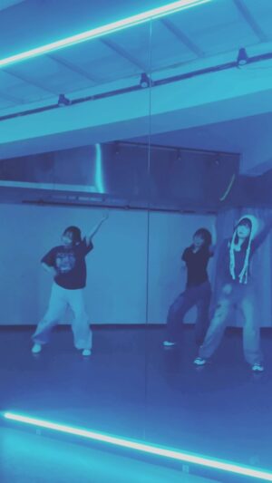 Yume Miyamoto Instagram - .
山口のめぐ（ @ya_mame_gu ）と
若山の詩音ちゃんと3人でだんすしてきたよおお

にゅじかわいい...

ゆるゆる3曲おどったから
今度またあげるねえ💪

ひまわり3人衆どうよ😽

#ditto