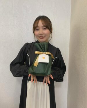 Yume Miyamoto Instagram - #marvels #ウェイストランダーズ 
#ウルヴァリン のインタビュー現場で
アレクサさんをいただいちゃいました🎁💗
うれしい...！！！！
色んな使い方できるみたいだよね？！
実はこう使える💡みたいなのってありますかっ🫨

いっぱい聞いてね〜ん！
（にしてもこのワンピース可愛かった...）