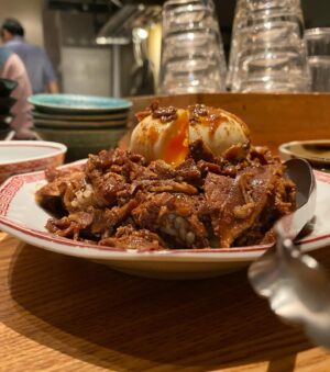 Yume Miyamoto Instagram - 美味しいご飯は世界を救う

こちらは #ルーロー飯 🍖
だいぶしあわせ〜