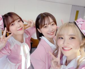 Yume Miyamoto Instagram - Twitterとは別verの供養〜！！！
かわいい衣装用意してくださって
ありがたやや〜♡

みてみて！あやさちと
帽子お揃いだったの！
前の収録であやさちが気づいて
昨日被ってきてくれたんや〜うれし
なちゃんも昨日はキャップスタイルでしたぜ😎

改めていつも聞いてくださって
ありがとうございます！
よくラジオで話してるネタとか流れをやったら
お客さん達が反応してくれてるのみて
「いつも聞いてくれてるんだなあ」って実感して
とっても嬉しかったあ！！！

また振り返りの収録回で色々お話しするねー！！
お越しくださった皆様
配信をご覧になってくださった皆様
メールやアンケートをくれた皆様！
ありがとうございましたーーー！🥰