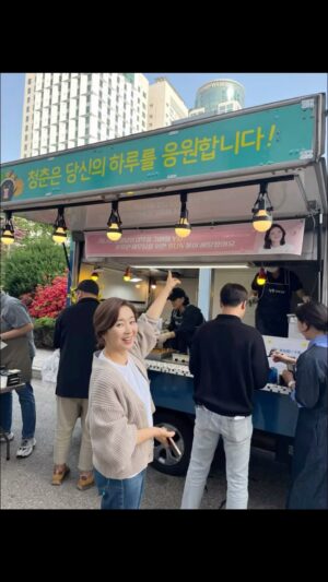 Yun Yoo-sun Instagram - 감사합니다!!👍👍
멋진 육행시까지~~ 🤩
정성과 진심에 사랑가득❤️❤️
#미녀와순정남
#avécbag