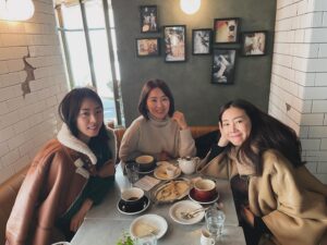 Yun Yoo-sun Instagram - 예쁘고 사랑스러운 
연희랑 지우랑 데이트💜💜
