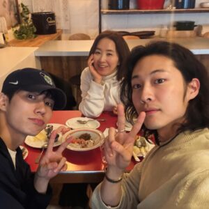 Yun Yoo-sun Instagram - 애정하는 종원이랑 우현이랑🥰🥰
행복한 데이트❤️❤️
우현이 종원이 늘 응원한다!

#수고했어종원아
#이제는
#재벌X형사
#봐줘야해#ㅎㅎㅎㅎ