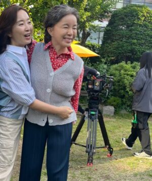 Yun Yoo-sun Instagram - 오늘도 촬영!!
미워헐 수 없는 울 시엄니~~💜💜
#임예진
#kbs주말드라마
#미녀와순정남