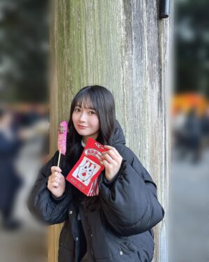 Yuna Ego Instagram - まきこさんと初詣行きました！
ベビーカステラ美味しすぎておかわりした笑