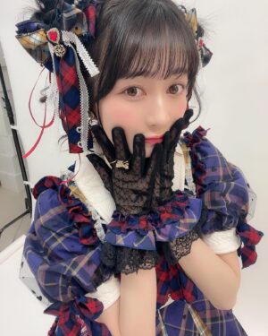 Yuna Ego Instagram - ソロライブのグッズ撮影のときの☁️