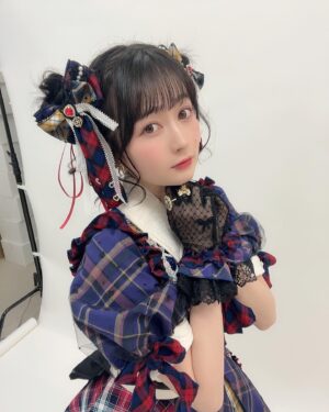 Yuna Ego Instagram - ソロライブのグッズ撮影のときの☁️