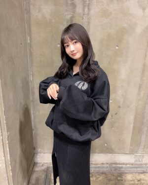 Yuna Ego Instagram - ⁡
かぼちゃの仮装してる方たちとくっ付いたら
ところどころ洋服にオレンジが👼🏻笑