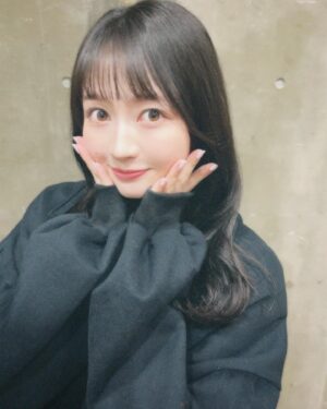 Yuna Ego Instagram - ⁡
かぼちゃの仮装してる方たちとくっ付いたら
ところどころ洋服にオレンジが👼🏻笑