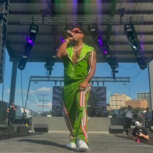 Yung Joc Instagram - Whole lotta motion @bobbyvshow and @joclive shut it down at #tacosandtequiladfw #979thebeat 🔥