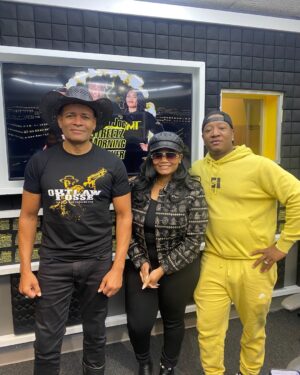 Yung Joc Instagram - A Legend stopped by this morning to tap in with the best damn morning show @streetzmorningtakeover @mariovanpeebles