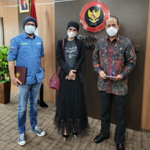 Yuni Sulistyowati Instagram - "Alone, we can do so little; together we can do so much"
Terimakasih pak Boy Rafli (kepala Badan Nasional Penanggulangan Terorisme Indonesia) dan Mas Andy F Noya "Kick Andy" (Benih Baik) mudah2an semangat toleransi dan nasionalisme team terwujud atas kehendak Allah kita di pertemukan..
*Bismillahirohmanirohim for everything*
.
.
#alhamdulillah 
#alhamdulillahforeverything
#yukkerja