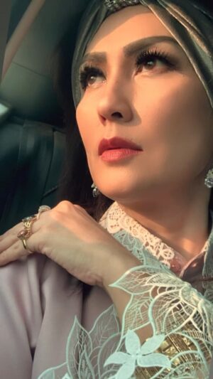 Yuni Sulistyowati Instagram - Pinky by @aikilabyaiky 
.
.
#happymom