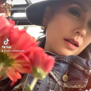 Yuni Sulistyowati Instagram - be happy……