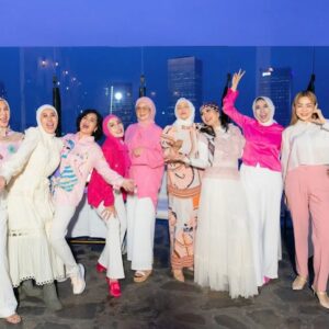 Yuni Sulistyowati Instagram - Anything is possible when you have the right people there to support you…
.
.
#lol