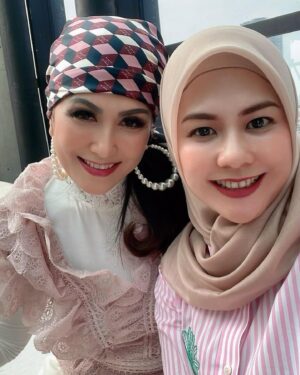 Yuni Sulistyowati Instagram - Pink and white..
.
.
#masihsamakamu