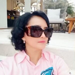 Yuni Sulistyowati Instagram - Pink and white..
.
.
#masihsamakamu