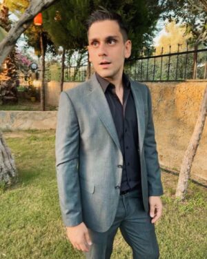 Yunus Emre Terzioğlu Instagram - Suit up!!! 🕴🏻

📸 @faruksuleyman
