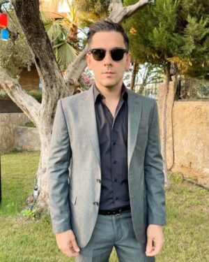 Yunus Emre Terzioğlu Instagram - Suit up!!! 🕴🏻

📸 @faruksuleyman
