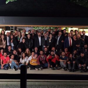 Yunus Emre Yıldırımer Instagram - 4 sezon boyunca emeği geçen herkesin yüreğine sağlık...5.sezonda yeniden buluşmak dileğiyle...#edho🙏
@eskiyatv @atvturkiye