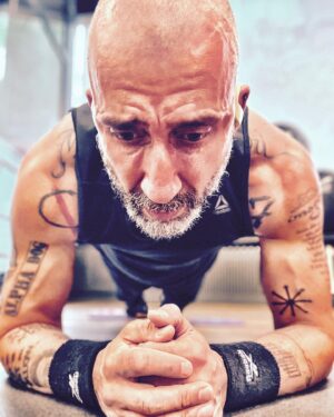 Yunus Günçe Instagram - Plankte zaman durur.
#workout