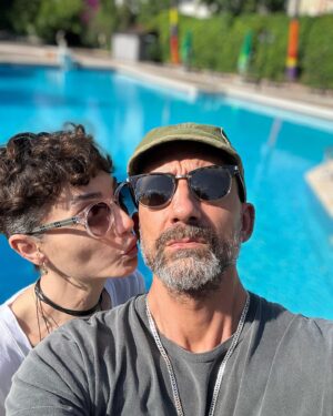 Yunus Günçe Instagram - Öp beni 💋 @isikselin
@karikocaisleri 
#KarıKocaİşleri