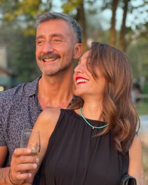 Yunus Günçe Instagram - Eşim, dostum, ortağım, iyiliğim, “iyi ki bulmuşum, iyi ki buluşmuşuz” dediğim…

İyi ki doğdun!

İyi ki! ❤️

@isikselin
