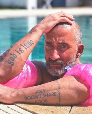 Yunus Günçe Instagram - 2023-2024 erkek yaz modası: Maskülen, çocuksu ama kendinden emin.
📸 @isikselin 
#fashion #fashionblogger #menfashion #beachwear #style #menstyle #yaz #plaj #beach #summer