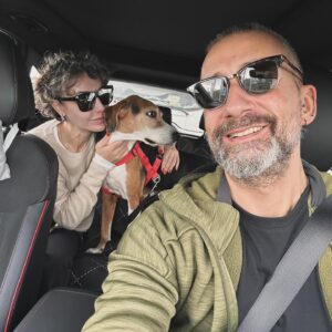 Yunus Günçe Instagram - Tam kadro 🚘➡️ FETHİYE!
#KarıKocaİşleri BU AKŞAM FEYHİYE’DE.
YARIN AKŞAM DA İZMİR/GÜZELBAHÇE’DE. 
BİLETLER➡️ @biletix @bubilet @biletinial ve gişeler. 
LİNK İÇİN BİO ⬆️⬆️⬆️ 
@isikselin @karikocaisleri @anilmedya @anil_ozkan @org.naciyedemirel 
#fethiye #izmir #güzelbahçe #izmirgüzelbahçe #tiyatro #cuma #cumartesi