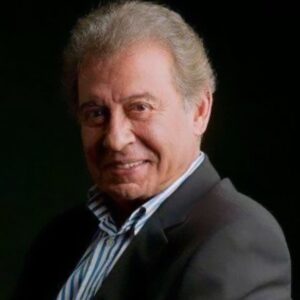 Yunus Günçe Instagram - VJ’dim. Genç bir çocuktum. O zaman tanıdım Can Gürzap’ı. O zaman tanıştım ‘Can Gürzap Kalitesi’ ile, ‘Ağırlığı’ ile, ‘Ustalığı’ ile.
Kursuna gittim. Çok güzel, çok doğru konuşurdu. Bana da öğretmeye çalıştı. Ben elimden geleni yaptım, o elinden geleni yaptı. Olduğu kadar oldu. 
Başka bir sürü şey öğrendim ondan. Hiç hesapta olmayan şeyler.
Zaten en güzel öğrenilenler onlar olur.
Hiç hesapta olmayanlar!
Her şey için, hepsi için teşekkür ederim HOCAM!
Eyvallah😔🫶.
#cangürzap