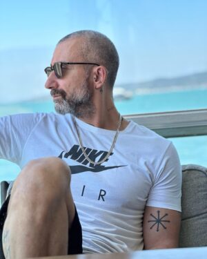 Yunus Günçe Instagram - Yaz mı geldi yoksa?
📸 @isikselin