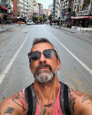 Yunus Günçe Instagram - Vanilla sky.
@butikunlu_yunusgunce 
#ButikÜnlü #ankara #standup