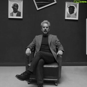 Yurdaer Okur Instagram - parçacıklar 2 @entropisahne #stüdyoçekimi #entropistüdyo #theatrelife #actorslife #entropi #studyo #restaurant photo by @bus.rasengul