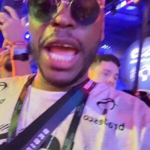 Yuri Marçal Instagram - po sem condições 

quem faz minhas fantasia tudo é @nkenge.br
